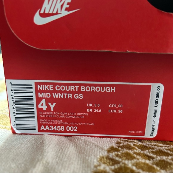 Nike Court Borough Mid Winter ‘GS’ / Youth Size 4 / black w/gum sole/fur lined - Picture 7 of 7
